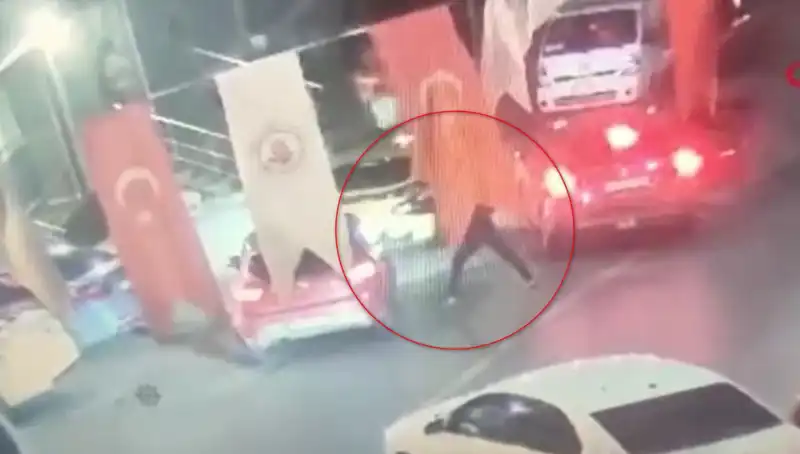 Genç Otomobilde Kurşun Yağmuruna Tutuldu! Olayın Perde Arkası Nedir?