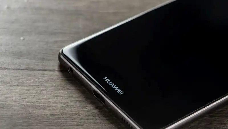 Huawei'nin Yeni Katlanabilir Telefonu: Geleceğin Mobil Teknolojisiyle Tanışın