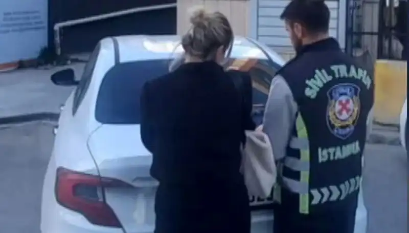Kadıköy'de Drift Atan Kadın Sürücüye 48 Bin Lira Ceza Kesildi!