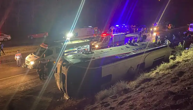 İşçi Servisi Şarampole Devrildi: 23 Yaralı, Olayın Detayları Şok Edici!