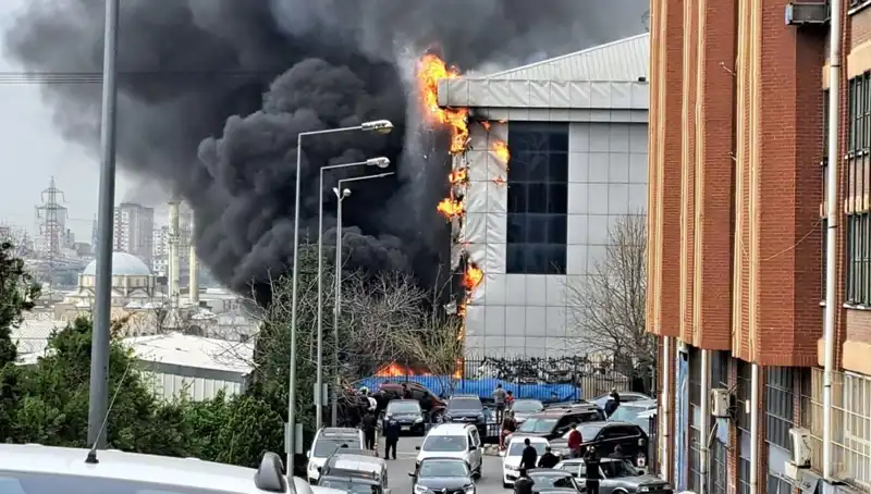 Başakşehir'deki Sanayi Sitesinde Dev Yangın: Sebepleri ve Etkileri