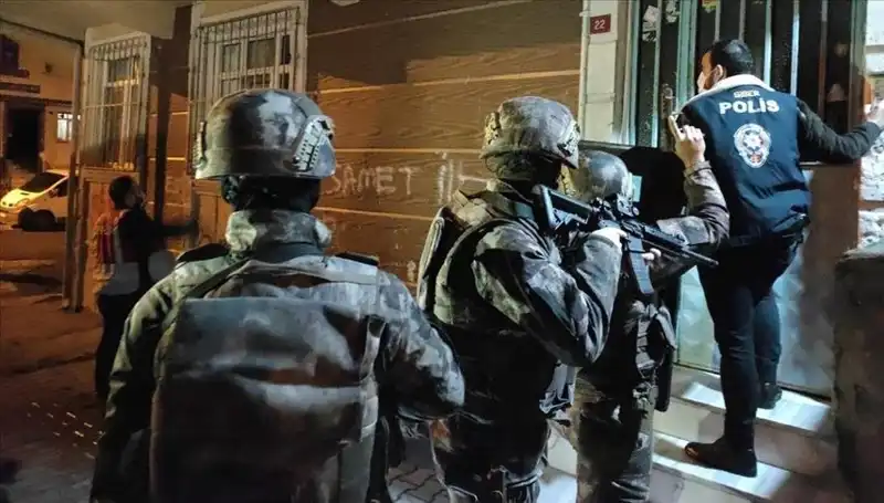 Adana'da Yoldaşlar Suç Örgütüne Şok Baskın: 41 Gözaltı!