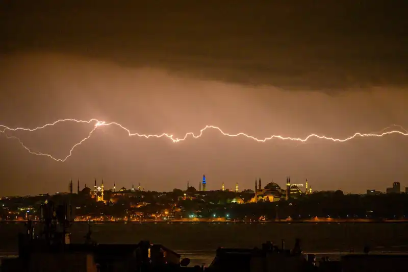 İstanbul'da Hava Durumu Şok Edici Değişim: Kar Beklentisi Yükseliyor!